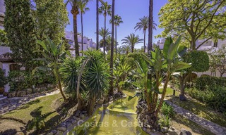 Apartamentos en venta en un complejo residencial en primera línea de playa en Elviria, Marbella Este 805155 