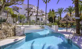 Apartamentos en venta en un complejo residencial en primera línea de playa en Elviria, Marbella Este 805159 