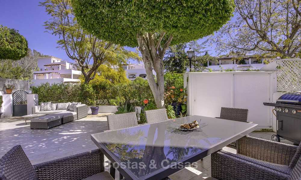 Apartamentos en venta en un complejo residencial en primera línea de playa en Elviria, Marbella Este 805162