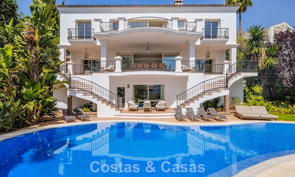 Gran villa mediterránea de lujo en primera línea de golf en La Quinta, Marbella - Benahavís 805539