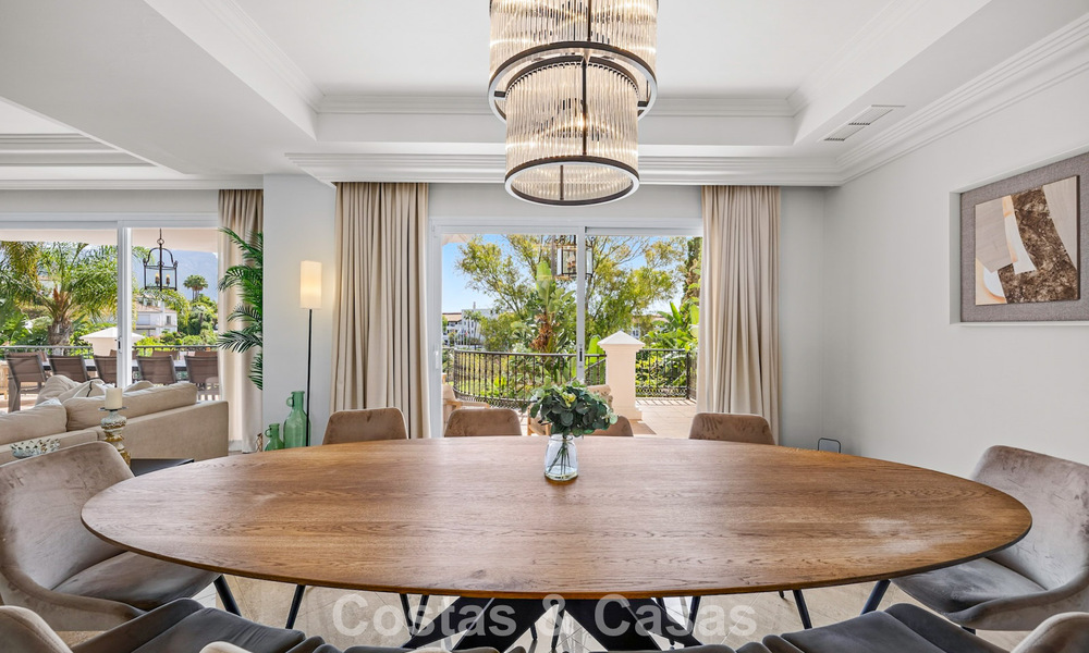 Gran villa mediterránea de lujo en primera línea de golf en La Quinta, Marbella - Benahavís 805540