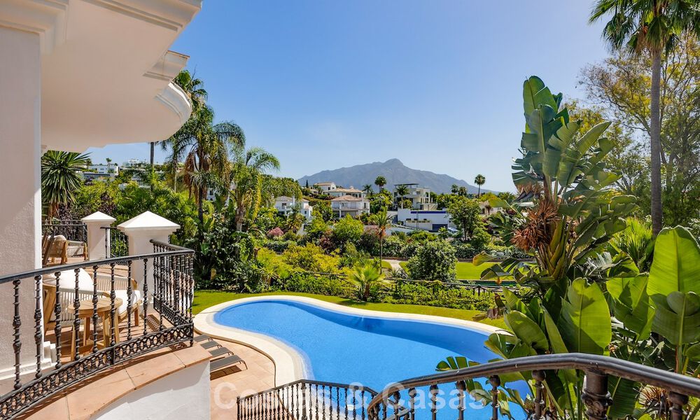 Gran villa mediterránea de lujo en primera línea de golf en La Quinta, Marbella - Benahavís 805548
