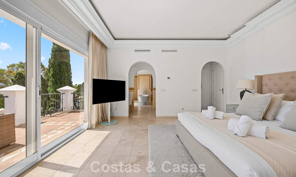 Gran villa mediterránea de lujo en primera línea de golf en La Quinta, Marbella - Benahavís 805556