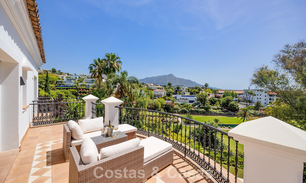 Gran villa mediterránea de lujo en primera línea de golf en La Quinta, Marbella - Benahavís 805558