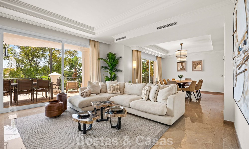 Gran villa mediterránea de lujo en primera línea de golf en La Quinta, Marbella - Benahavís 805563