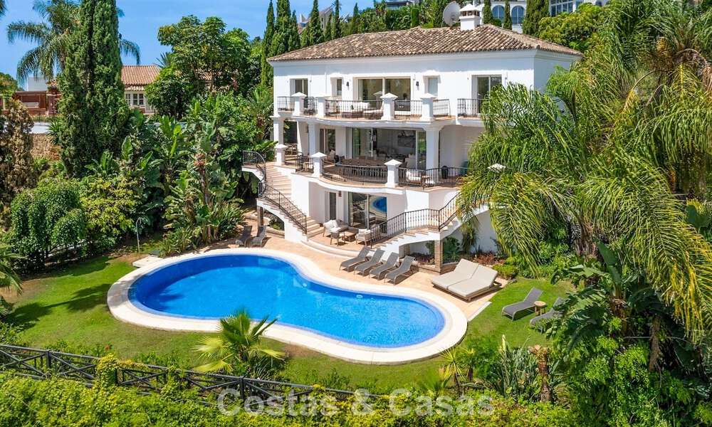 Gran villa mediterránea de lujo en primera línea de golf en La Quinta, Marbella - Benahavís 805564