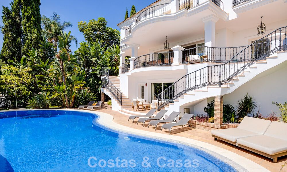 Gran villa mediterránea de lujo en primera línea de golf en La Quinta, Marbella - Benahavís 805570