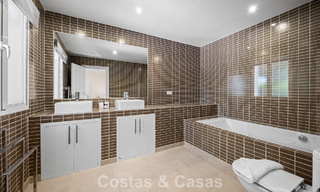 Gran villa mediterránea de lujo en primera línea de golf en La Quinta, Marbella - Benahavís 805573 