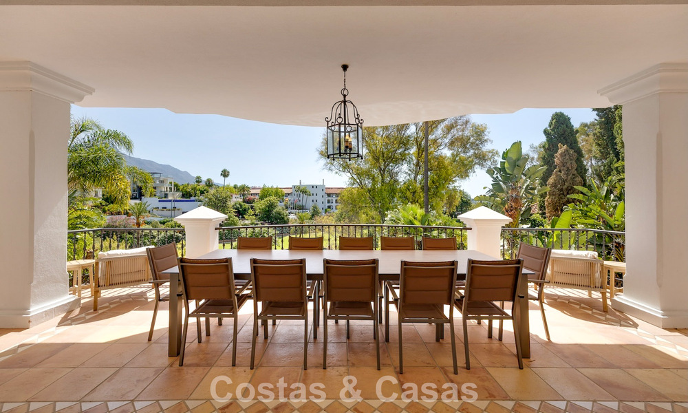 Gran villa mediterránea de lujo en primera línea de golf en La Quinta, Marbella - Benahavís 805577