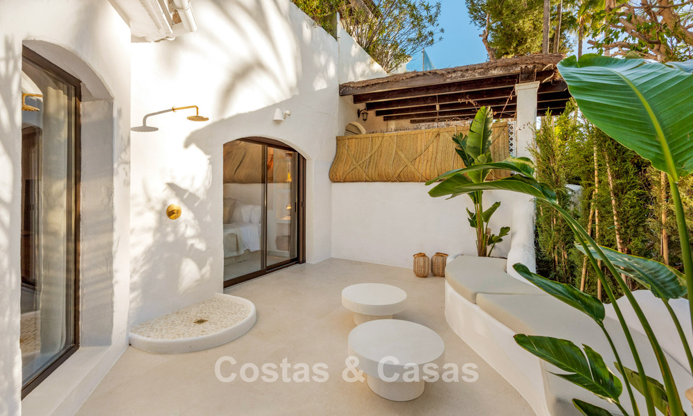 Apartamentos en venta en “Golden Beach”, un complejo residencial en primera línea de playa en Elviria, Marbella Este 805253