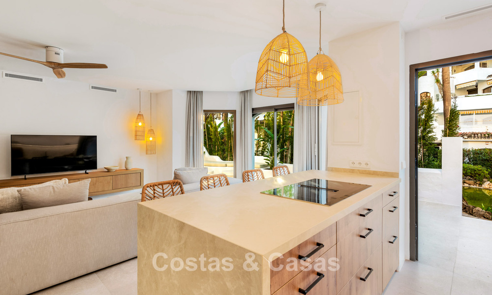 Apartamentos en venta en “Golden Beach”, un complejo residencial en primera línea de playa en Elviria, Marbella Este 805257
