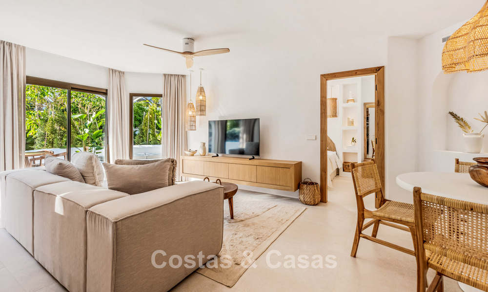 Apartamentos en venta en “Golden Beach”, un complejo residencial en primera línea de playa en Elviria, Marbella Este 805264