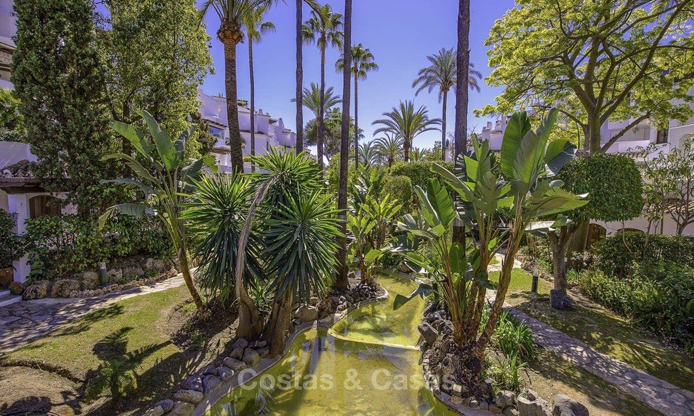 Apartamentos en venta en “Golden Beach”, un complejo residencial en primera línea de playa en Elviria, Marbella Este 805268