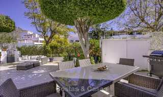 Apartamentos en venta en “Golden Beach”, un complejo residencial en primera línea de playa en Elviria, Marbella Este 805272 