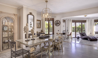 Apartamentos en venta en “Golden Beach”, un complejo residencial en primera línea de playa en Elviria, Marbella Este 805277 