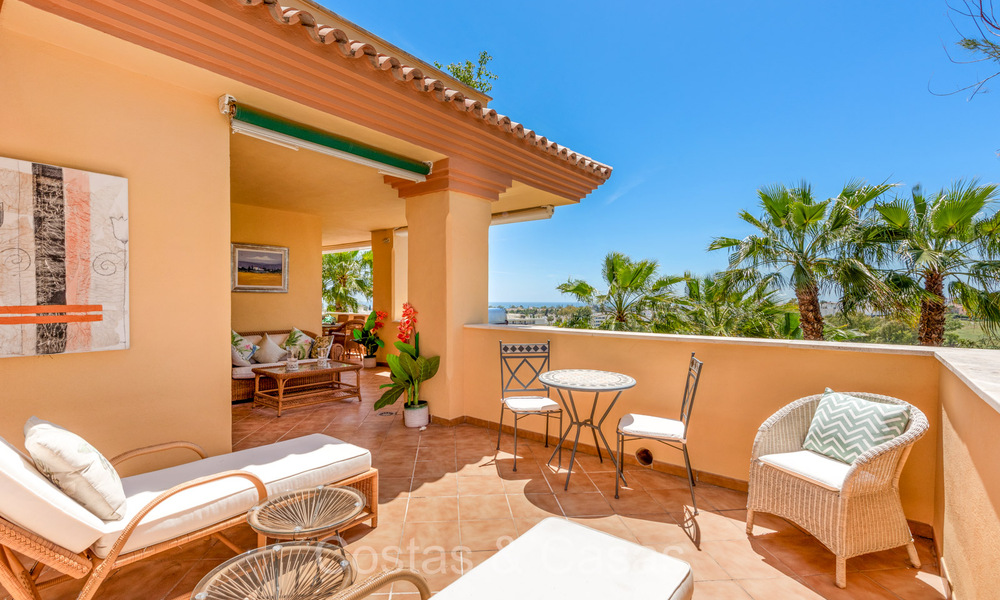 Apartamentos de lujo en venta en Cumbres del Rodeo a poca distancia de Puerto Banús en Nueva Andalucía, Marbella 805318
