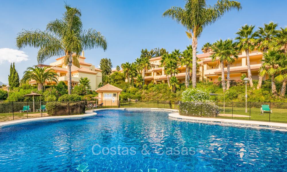 Apartamentos de lujo en venta en Cumbres del Rodeo a poca distancia de Puerto Banús en Nueva Andalucía, Marbella 805326