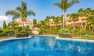 Apartamentos de lujo en venta en Cumbres del Rodeo a poca distancia de Puerto Banús en Nueva Andalucía, Marbella 805326 