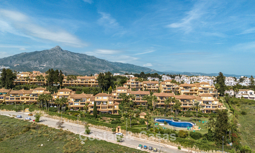 Apartamentos de lujo en venta en Cumbres del Rodeo a poca distancia de Puerto Banús en Nueva Andalucía, Marbella 805332