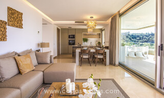 Modernos apartamentos de lujo en venta con vistas al mar en Botanic, una urbanización cerrada en Benahavís - Marbella 805484 
