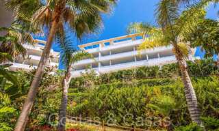 Modernos apartamentos de lujo en venta con vistas al mar en Botanic, una urbanización cerrada en Benahavís - Marbella 805492 
