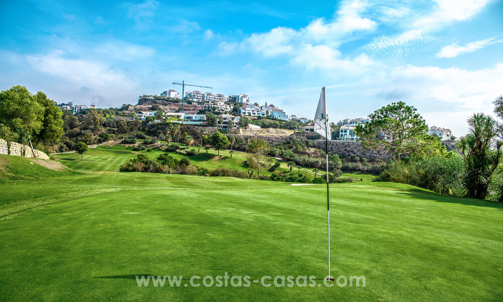 Modernos apartamentos de lujo en venta con vistas al mar en Botanic, una urbanización cerrada en Benahavís - Marbella 805500