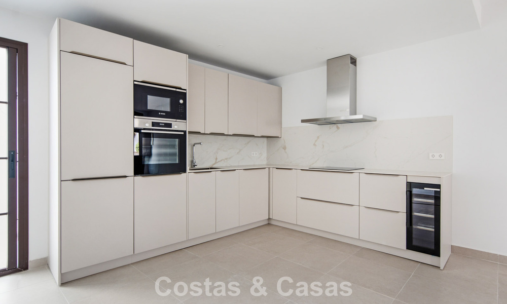 5 exclusivos adosados en venta en el encantador casco antiguo de Estepona 805674