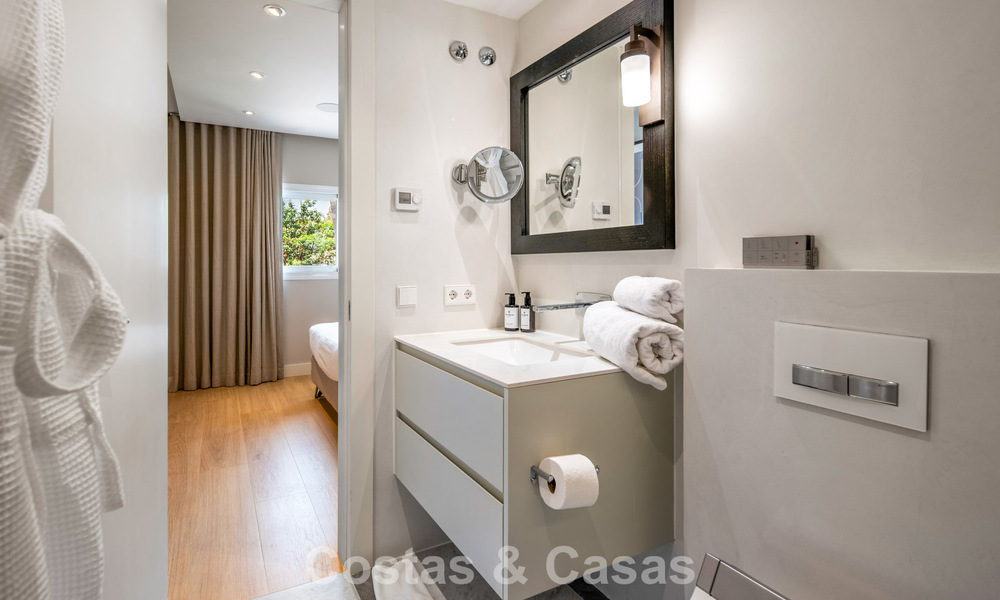 Exclusivo apartamento renovado de 3 dormitorios en venta en Puente Romano, Marbella Golden Mile 805737