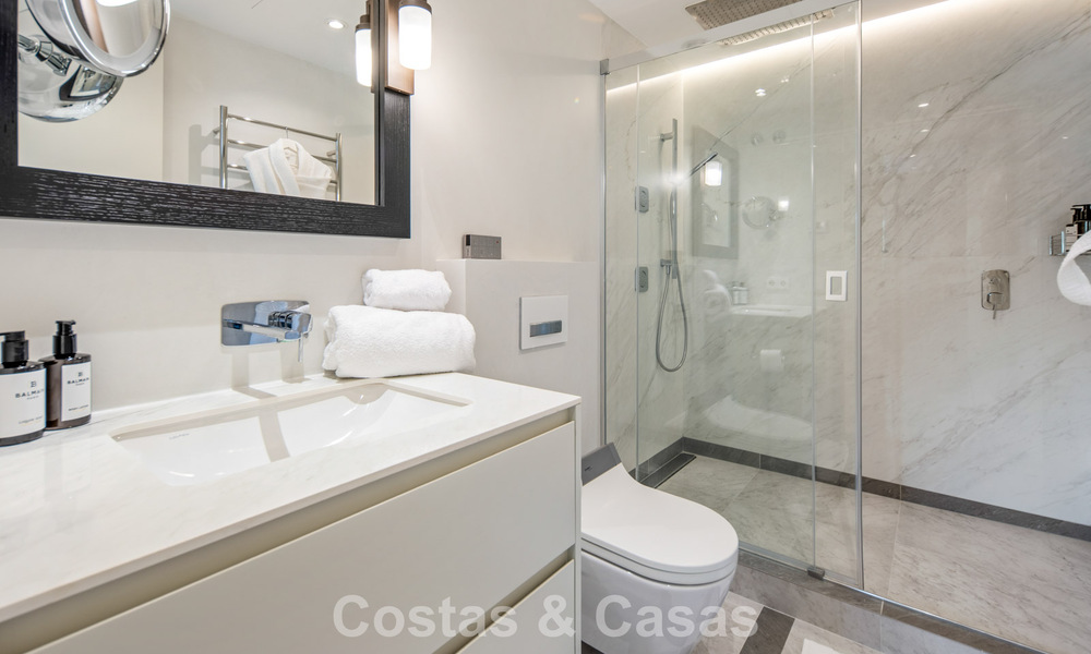 Exclusivo apartamento renovado de 3 dormitorios en venta en Puente Romano, Marbella Golden Mile 805738