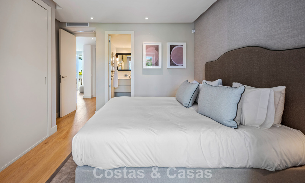 Exclusivo apartamento renovado de 3 dormitorios en venta en Puente Romano, Marbella Golden Mile 805753