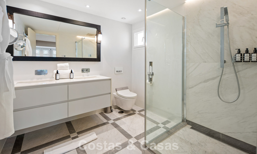 Exclusivo apartamento renovado de 3 dormitorios en venta en Puente Romano, Marbella Golden Mile 805754