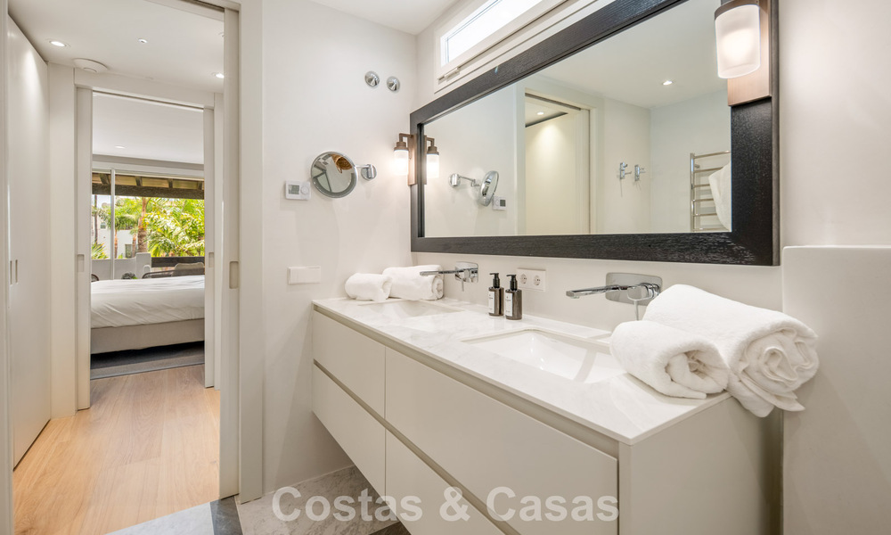 Exclusivo apartamento renovado de 3 dormitorios en venta en Puente Romano, Marbella Golden Mile 805758