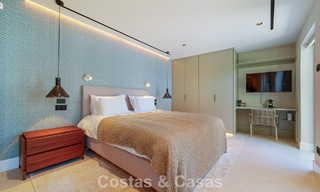 Lujosa villa con piscina climatizada en venta, en primera línea de playa cerca de Puerto Banús y San Pedro, Marbella 805779 