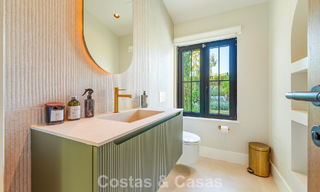 Lujosa villa con piscina climatizada en venta, en primera línea de playa cerca de Puerto Banús y San Pedro, Marbella 805780 