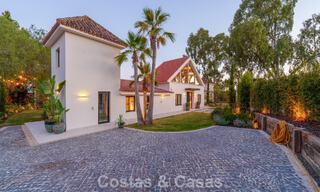 Lujosa villa con piscina climatizada en venta, en primera línea de playa cerca de Puerto Banús y San Pedro, Marbella 805783 