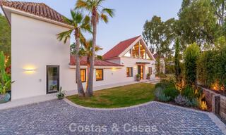 Lujosa villa con piscina climatizada en venta, en primera línea de playa cerca de Puerto Banús y San Pedro, Marbella 805784 