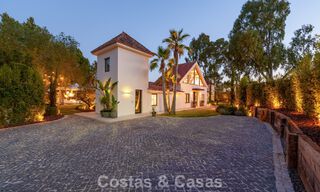 Lujosa villa con piscina climatizada en venta, en primera línea de playa cerca de Puerto Banús y San Pedro, Marbella 805788 