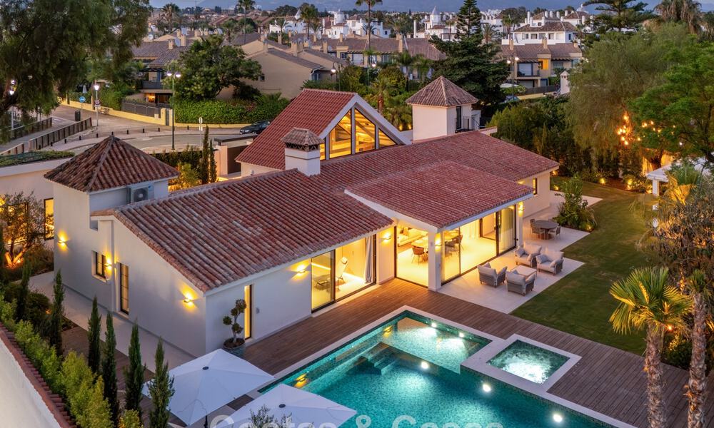 Lujosa villa con piscina climatizada en venta, en primera línea de playa cerca de Puerto Banús y San Pedro, Marbella 805794