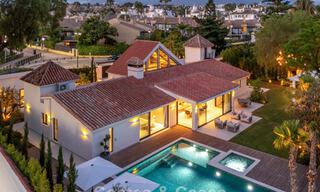 Lujosa villa con piscina climatizada en venta, en primera línea de playa cerca de Puerto Banús y San Pedro, Marbella 805794 
