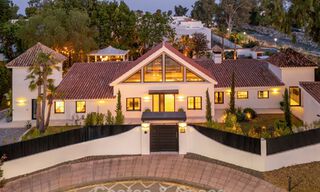Lujosa villa con piscina climatizada en venta, en primera línea de playa cerca de Puerto Banús y San Pedro, Marbella 805796 