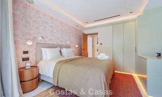 Lujosa villa con piscina climatizada en venta, en primera línea de playa cerca de Puerto Banús y San Pedro, Marbella 805810 