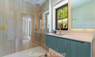 Lujosa villa con piscina climatizada en venta, en primera línea de playa cerca de Puerto Banús y San Pedro, Marbella 805811 
