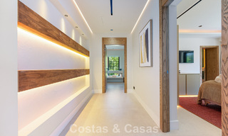 Lujosa villa con piscina climatizada en venta, en primera línea de playa cerca de Puerto Banús y San Pedro, Marbella 805812 