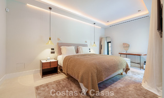 Lujosa villa con piscina climatizada en venta, en primera línea de playa cerca de Puerto Banús y San Pedro, Marbella 805815 