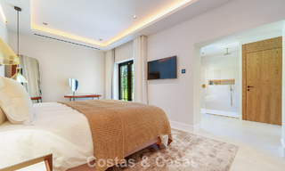 Lujosa villa con piscina climatizada en venta, en primera línea de playa cerca de Puerto Banús y San Pedro, Marbella 805816 