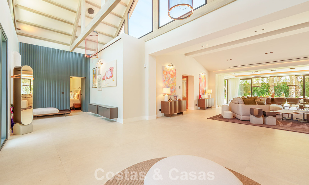 Lujosa villa con piscina climatizada en venta, en primera línea de playa cerca de Puerto Banús y San Pedro, Marbella 805822