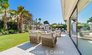 Lujosa villa con piscina climatizada en venta, en primera línea de playa cerca de Puerto Banús y San Pedro, Marbella 805831 