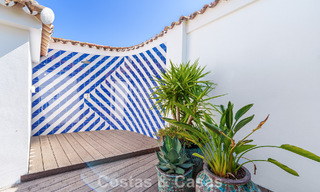 Lujosa villa con piscina climatizada en venta, en primera línea de playa cerca de Puerto Banús y San Pedro, Marbella 805833 