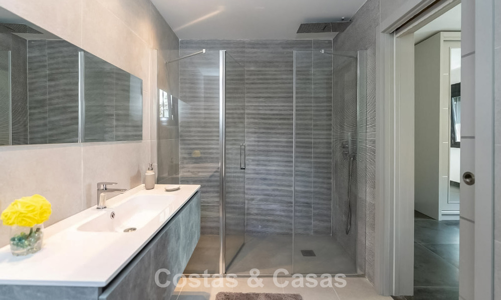Exclusiva villa moderna con gran piscina en venta en Nueva Andalucía, Marbella 805921