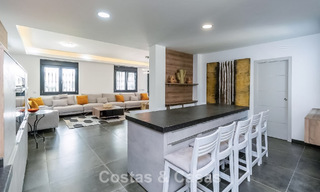 Exclusiva villa moderna con gran piscina en venta en Nueva Andalucía, Marbella 805922 